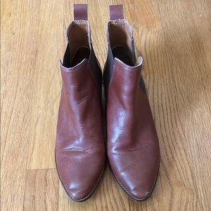Brown leather Lucky Brand ankle boots!